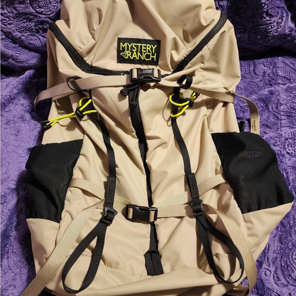 MYSTERY RANCH Galligator 25 Tan and Black Backpack with neon ties